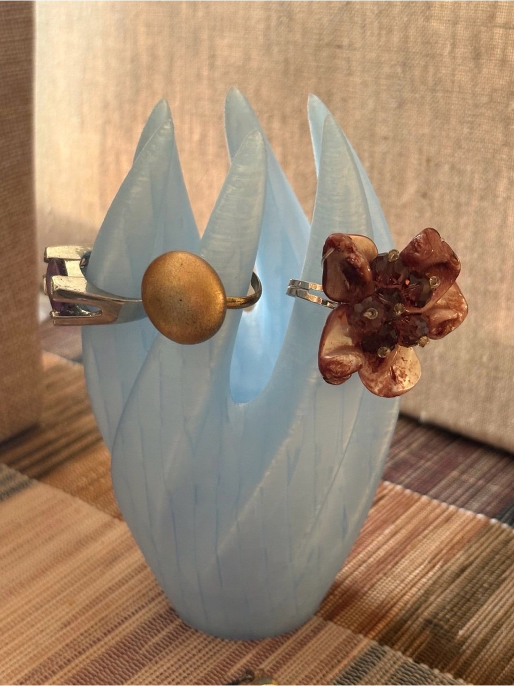 Pastel blue elegant ring holder - new